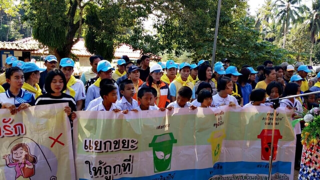 กิจกรรมจัดการขยะ โดยการจัดเก็บขยะภายในวัดมุจลินทาราม ตำบลช่องไม้แก้ว